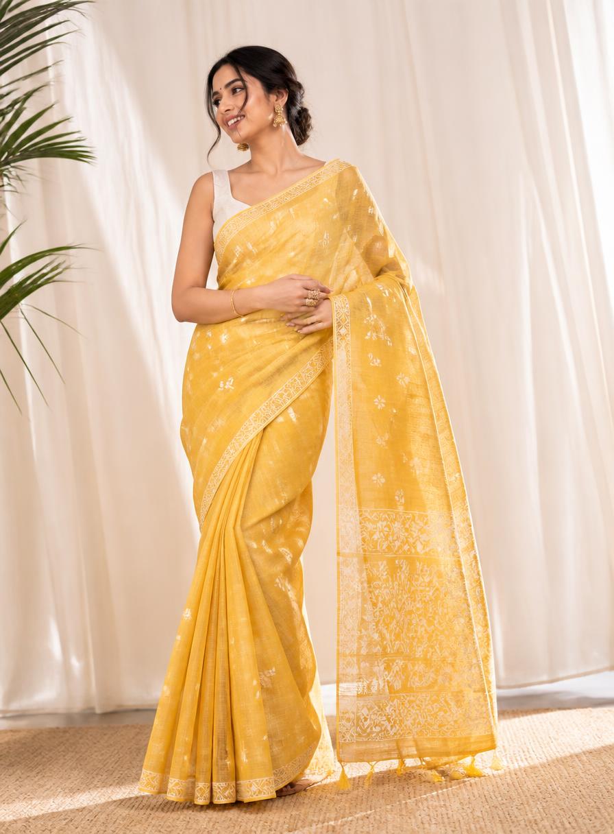 Model wearing the Haldi Cotton Jamdani saree